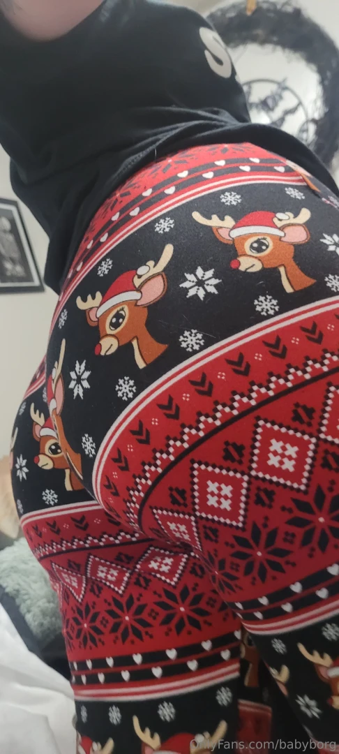 Real sad today so i took some butt pics in my chrimis pants here ya 