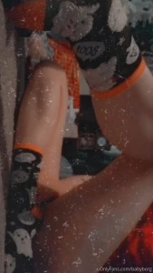 Drinking hot cocoa and wrapping presents that i m able to afford part 1