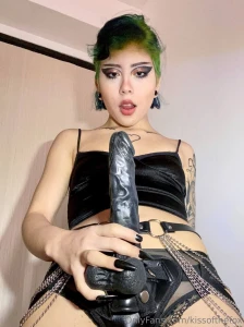 Don t let my petite frame fool you i m mistressroxybdsm a girl to be part 47