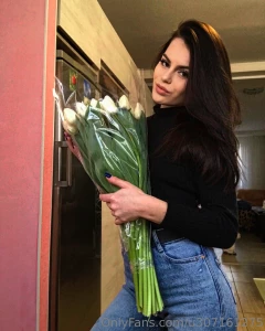 Nothing makes me happier than a bouquet of fresh roses in my hands i