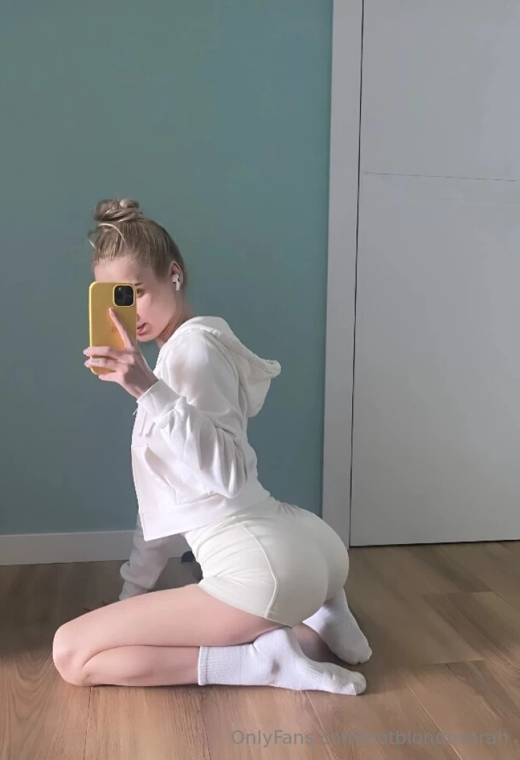 Hello i m sylvia sylwia_laly i m 20 and between lectures i love part 299 