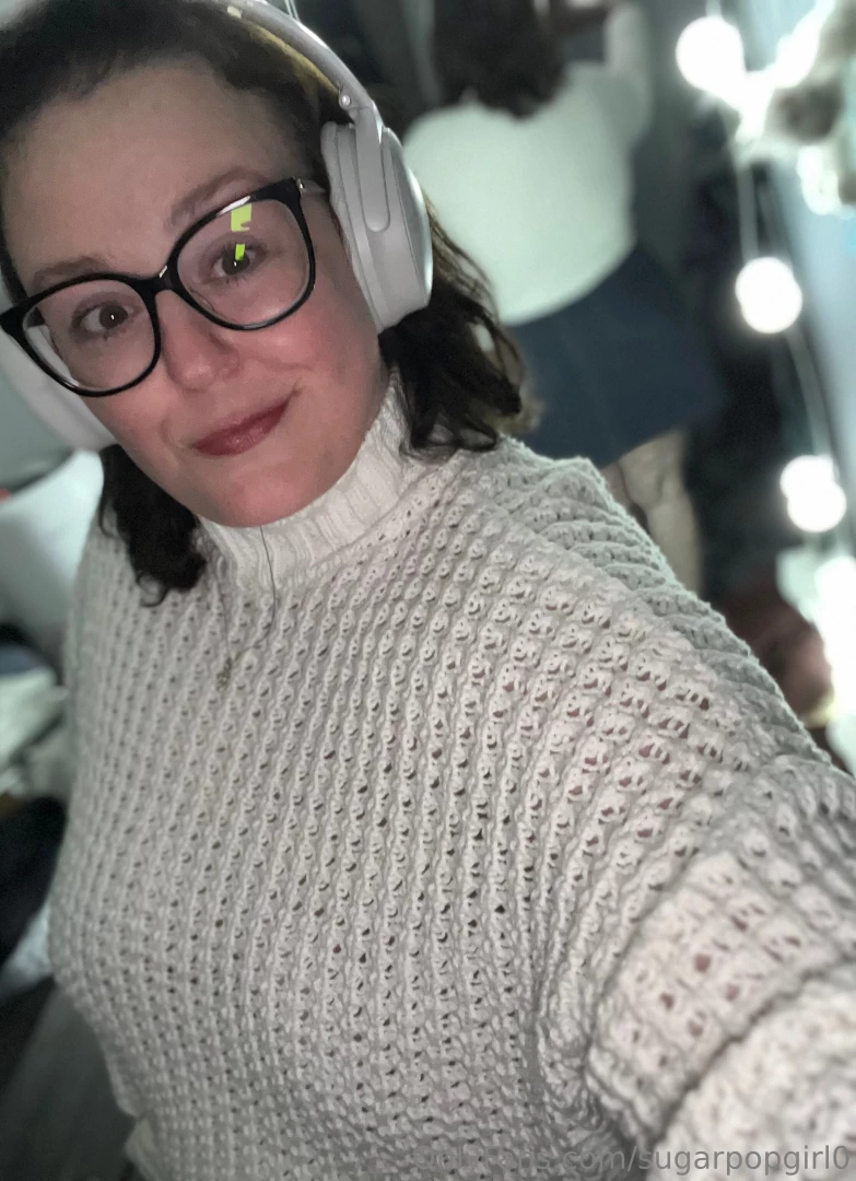 I was having fun with one of my white crop sweaters on the other day w part 5 