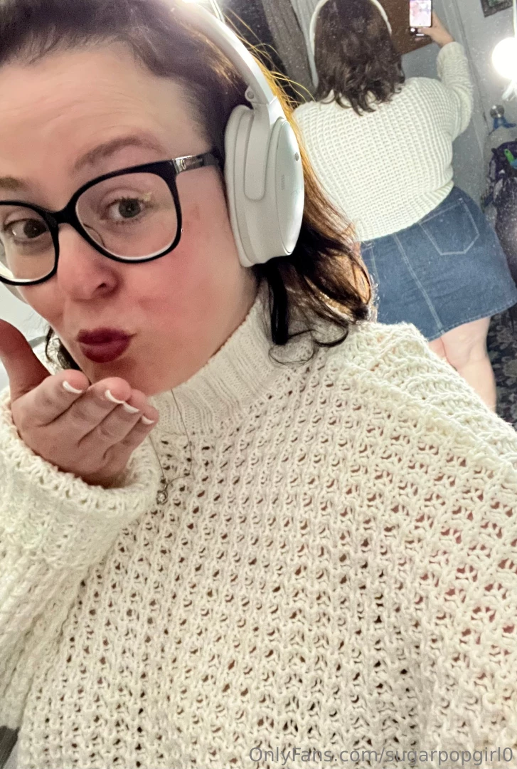 I was having fun with one of my white crop sweaters on the other day w part 3 