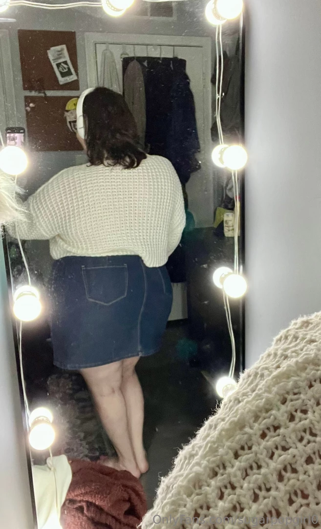 I was having fun with one of my white crop sweaters on the other day w part 4 