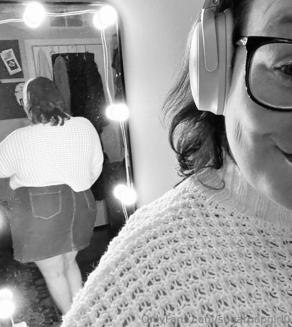 I was having fun with one of my white crop sweaters on the other day w part 2 