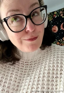 I was having fun with one of my white crop sweaters on the other day w part 1