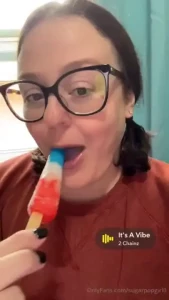 Happy monday lovey just over here enjoying a yummy popsicle do you