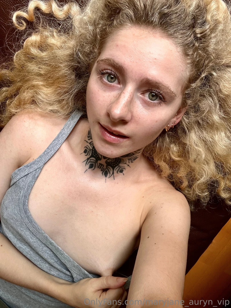 Good morning i could need a warm hand on my belly 