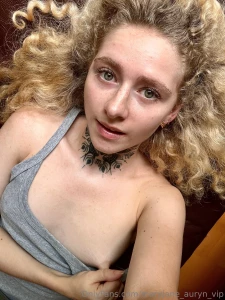 Good morning i could need a warm hand on my belly