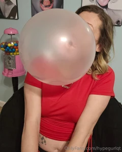 A messy gum sesh with suck backs face pops and some cross eyes