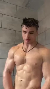 Thick in the front and the back therealpeachy_d is a hot bodybuilder part 3