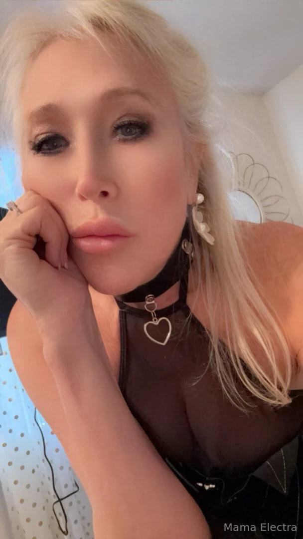 I love it when i catch you looking at me part 131 