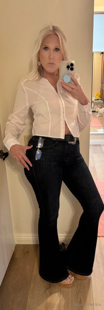 I m just a bored housewife that loves to suck cock and cook dinner part 1 