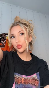 Kisses for you if you dm me