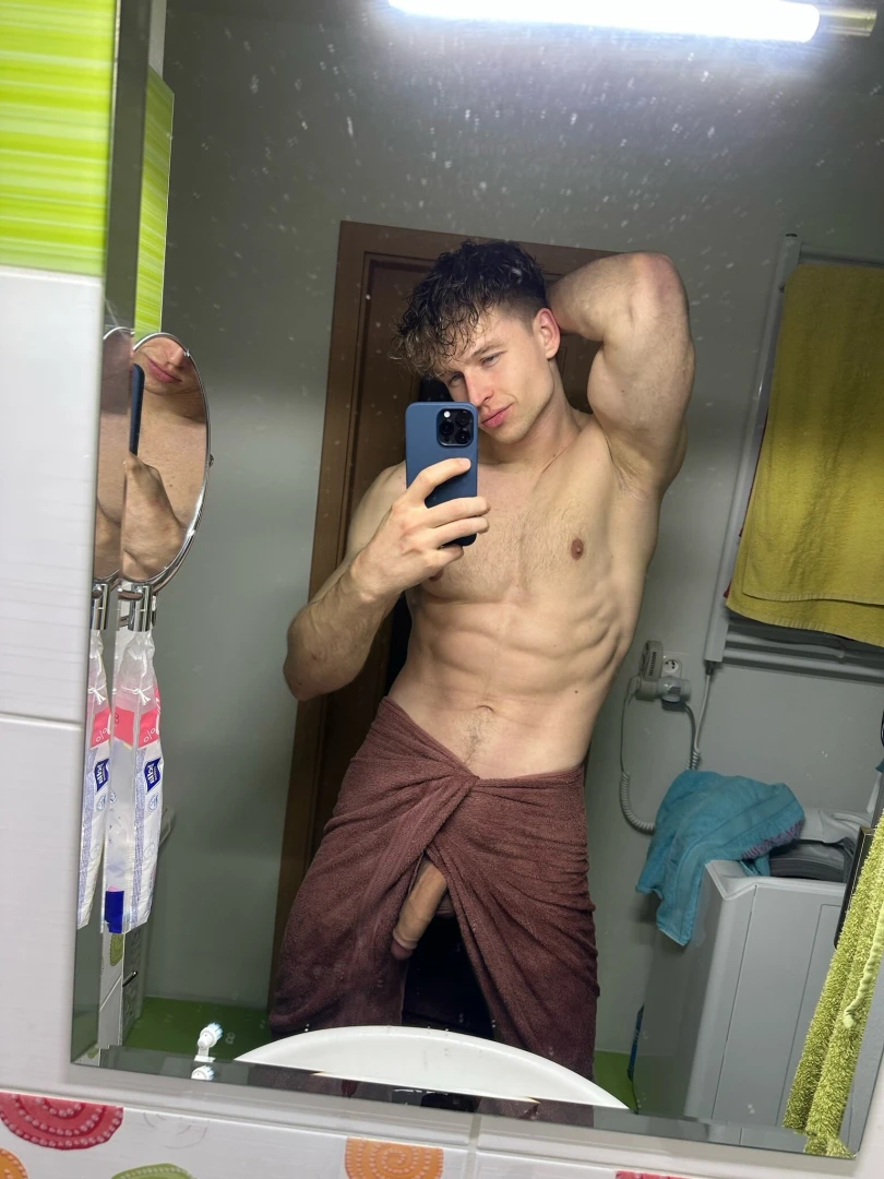 Towel s barely holding this monster back you sure you don t wanna be 