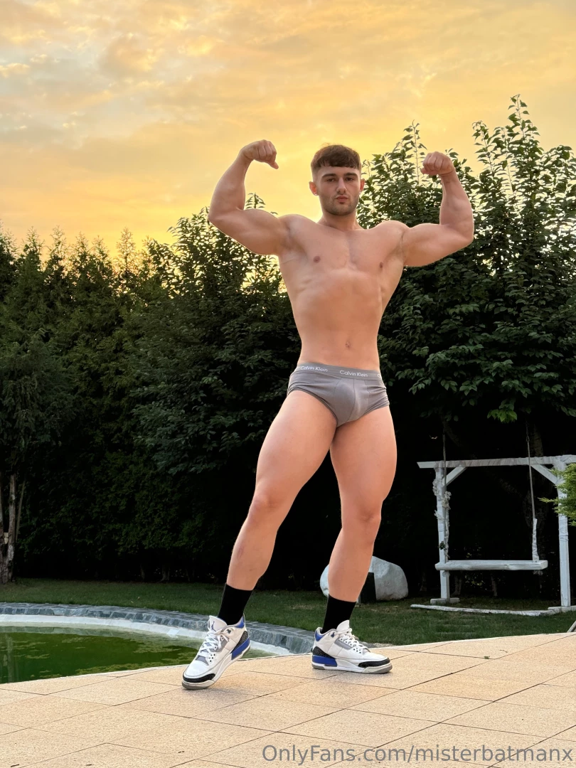 I can t hide this huge bulge 