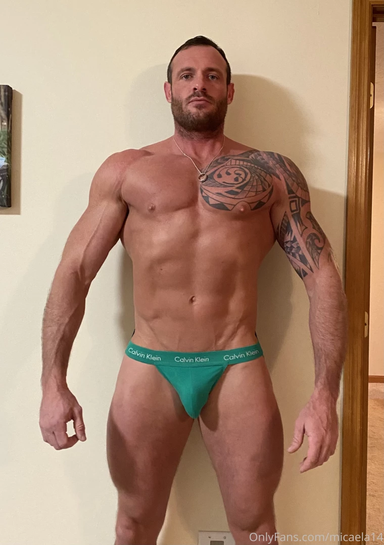 Here are my check in pictures for the week i m trying to lean down a part 1 