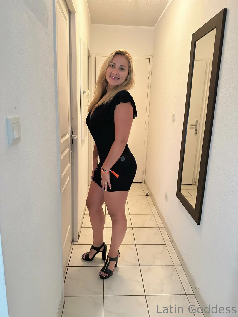 Sexy milf hot waiting for you baby 