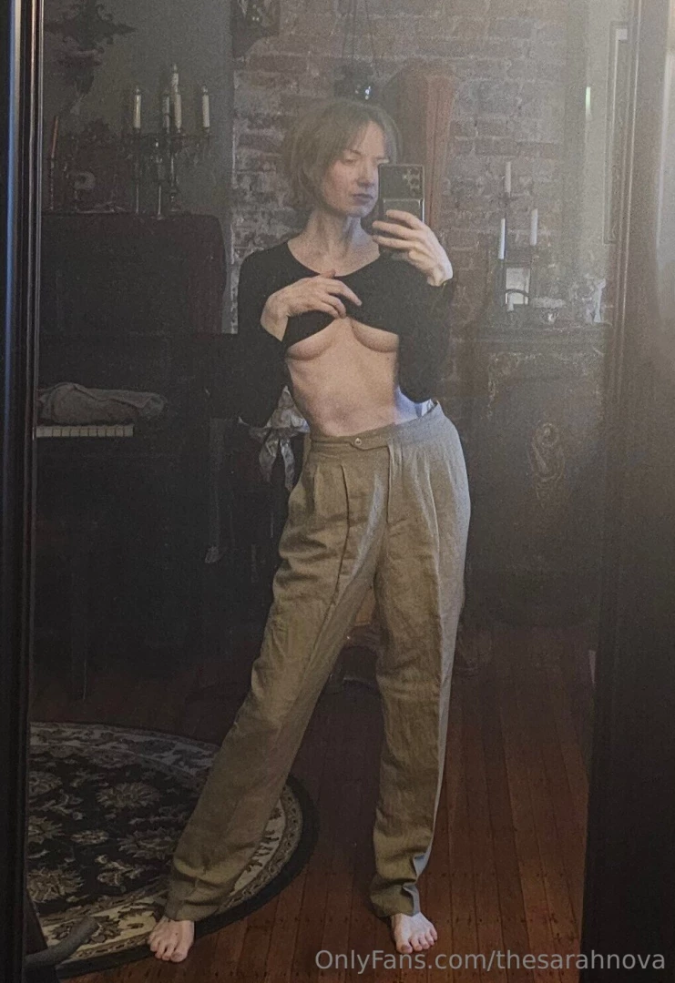 Here s some plump underboob for you to start your week of with 