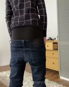 Another jeans sagg