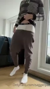 Sagging jerking and cumming in white nikes part 4
