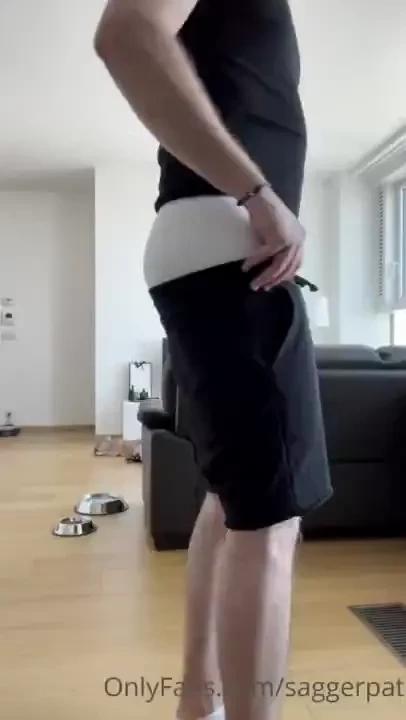 Closeup sagg snd teas in black shorts 