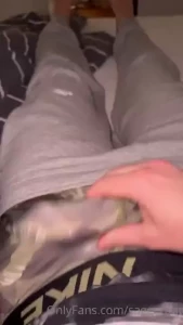 Quick wank while saggin in my bed