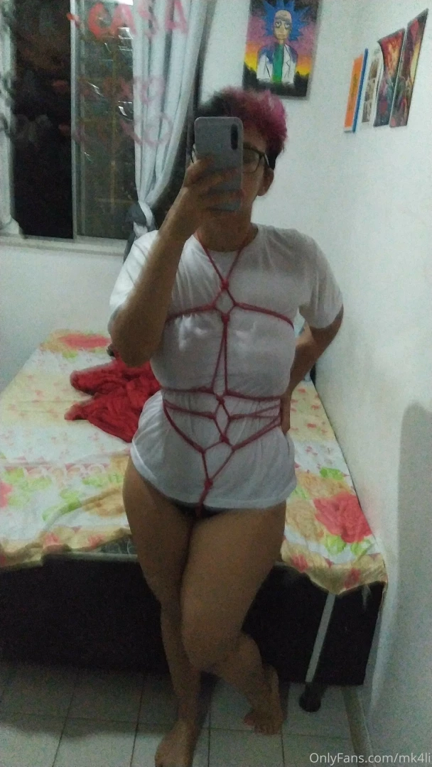 Aaaaa achei essas fotos de quando tava treinando bondage se vcs 