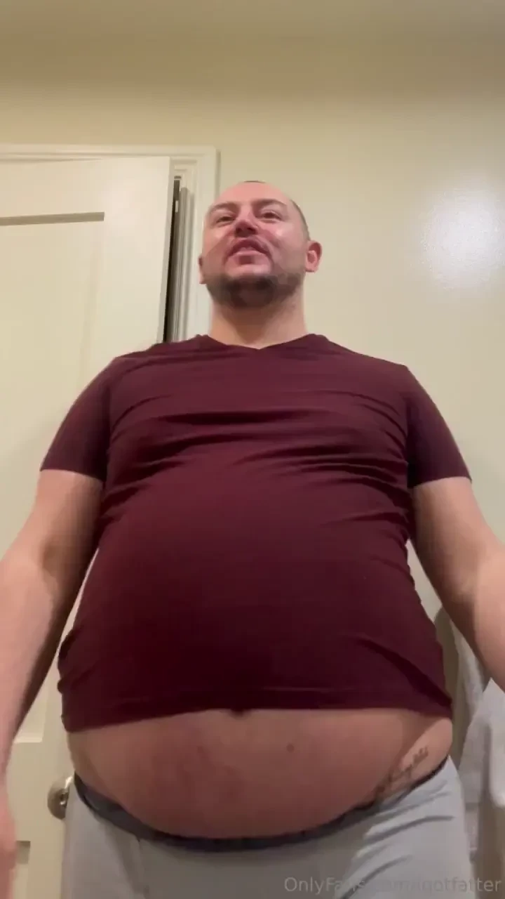 Fattest ever trying on clothes that fit a few months ago 