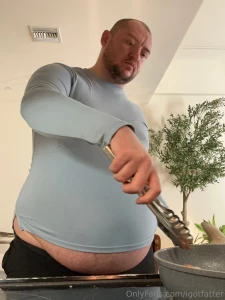 Some pics i took cooking my post breakfast snack a few lbs of bacon