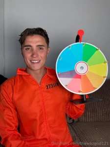 I have a little sneak peak for you i m gonna spin this wheel for big