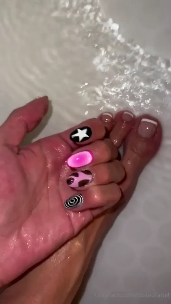 Grabbers in full action tasteofariel 