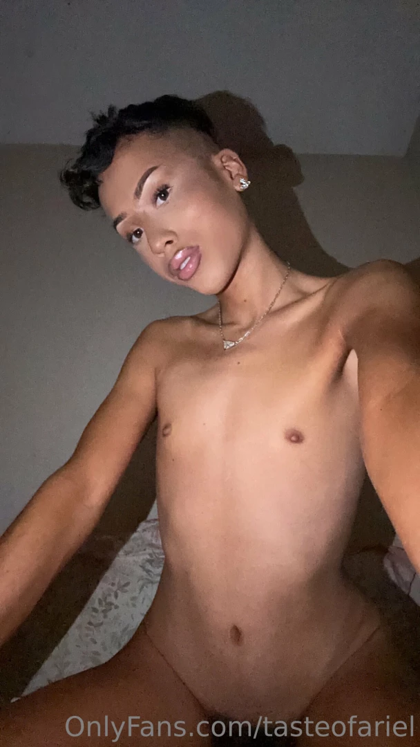 My tan suits me so bad tasteofariel 