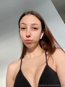 Today i have the band deftones playing in my headphones it really