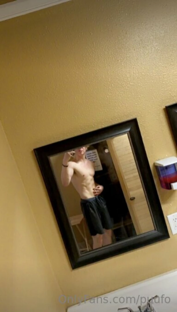 Ok this ab session was so hard it made me hard 