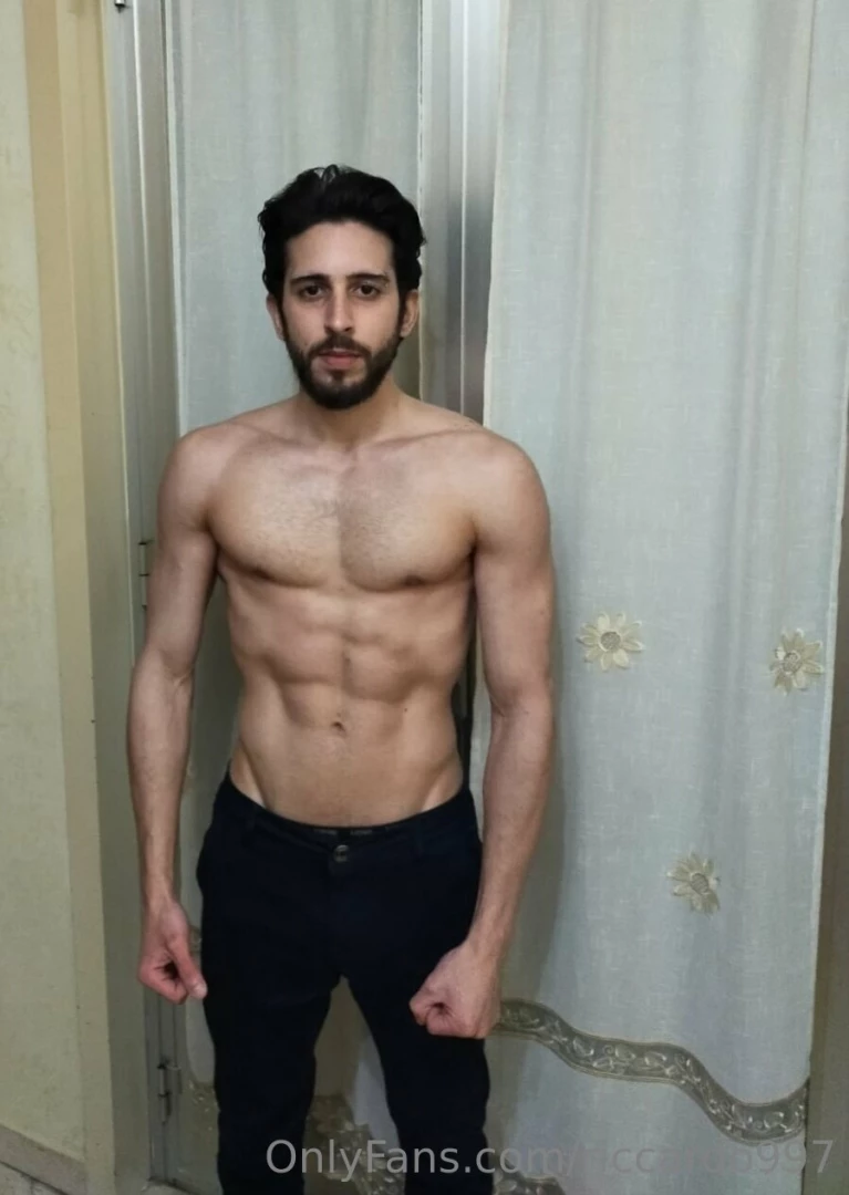 Salve a tutti mi chiamo riccardo ho 25 anni sono italiano onlyfans 