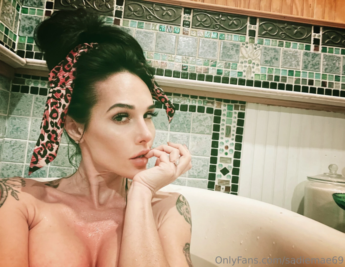 Come see what i m bathing 