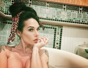 Come see what i m bathing