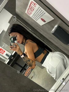 Got that booty glow on point