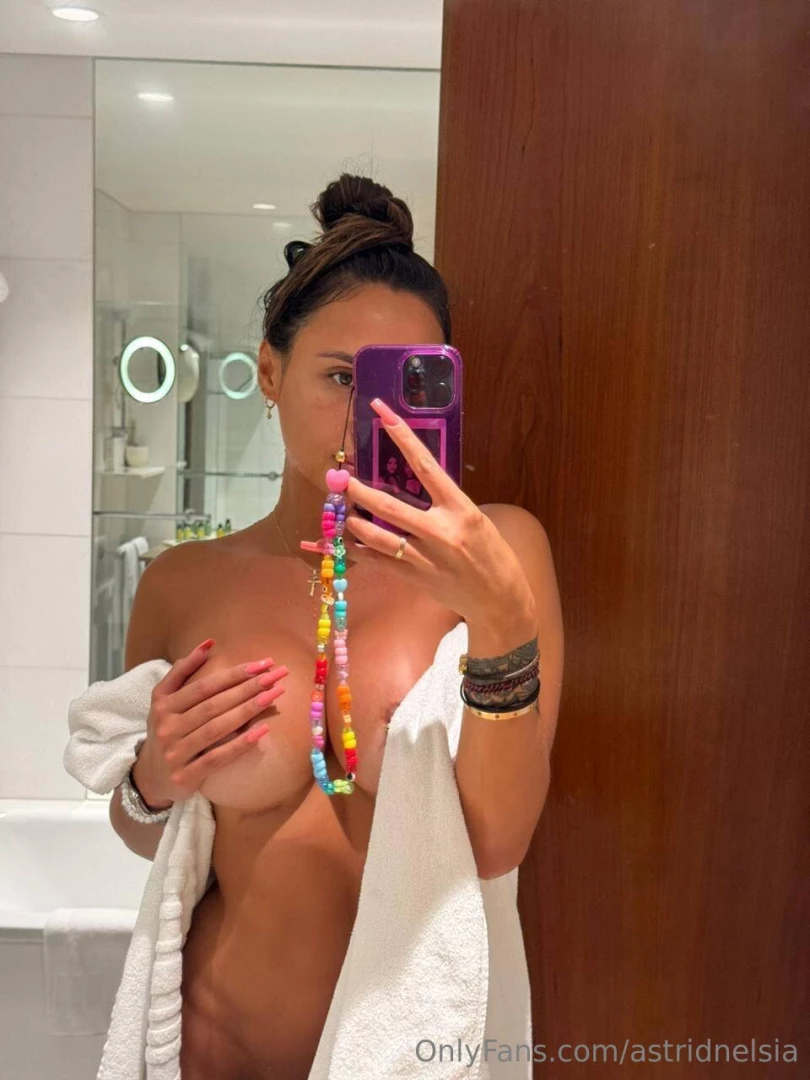 Oupsss il suffit d un message et je fais tomber la serviette 