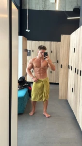 Wanna spot me or just watch me drop this towel