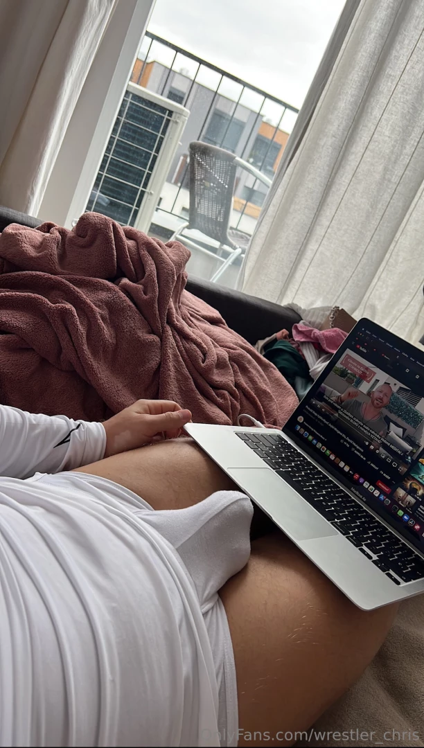 Lazy day today can you cheer up my mood 