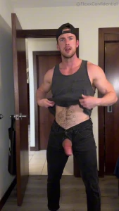 Come get you a handful of daddy s muscles and a mouthful of his cock