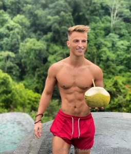 Come with me to horny paradise