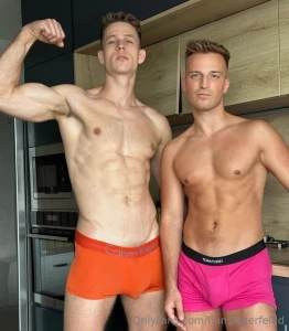 My best bro nilstatum from the gym came by and we compared or who has