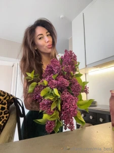 I don t know what smells stronger the lilacs in my hands or the