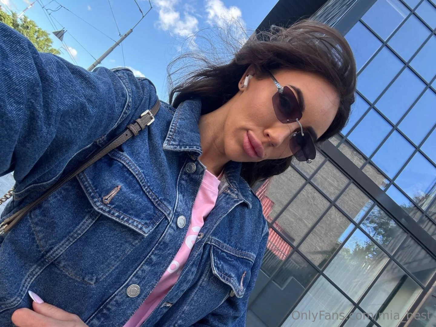 Do you also have amazing weather today the sky is clear the wind is 