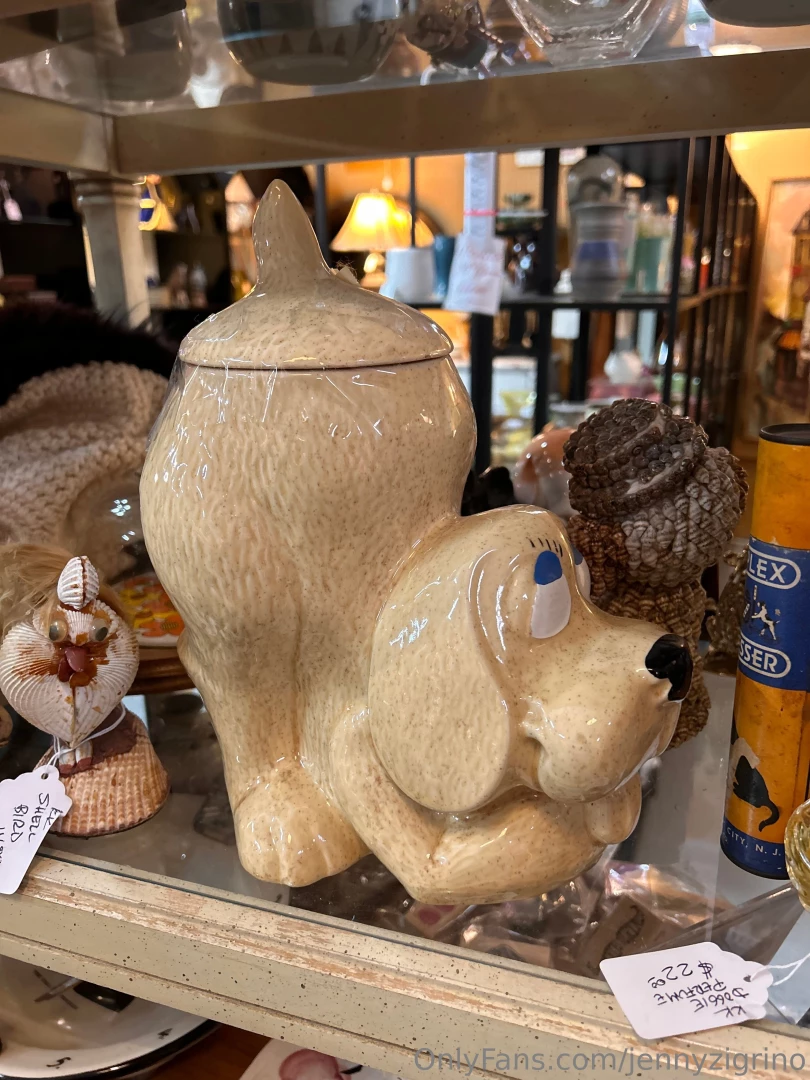 Went antiquing for my birthday and this is one horny dog it wants you 