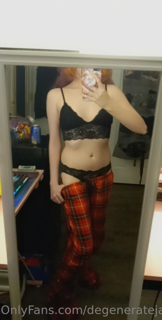 Bundle is slightly delayed but it s dropping tomorrow monday 