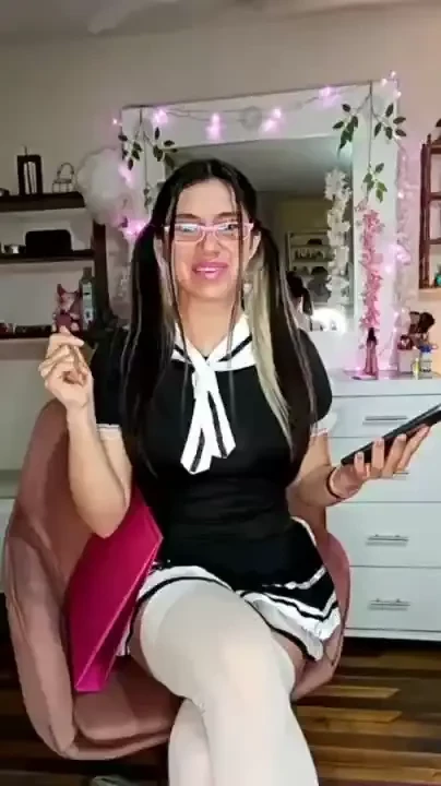 Stream started at 08 06 2024 01 22 am colegiala otaku en el metro 